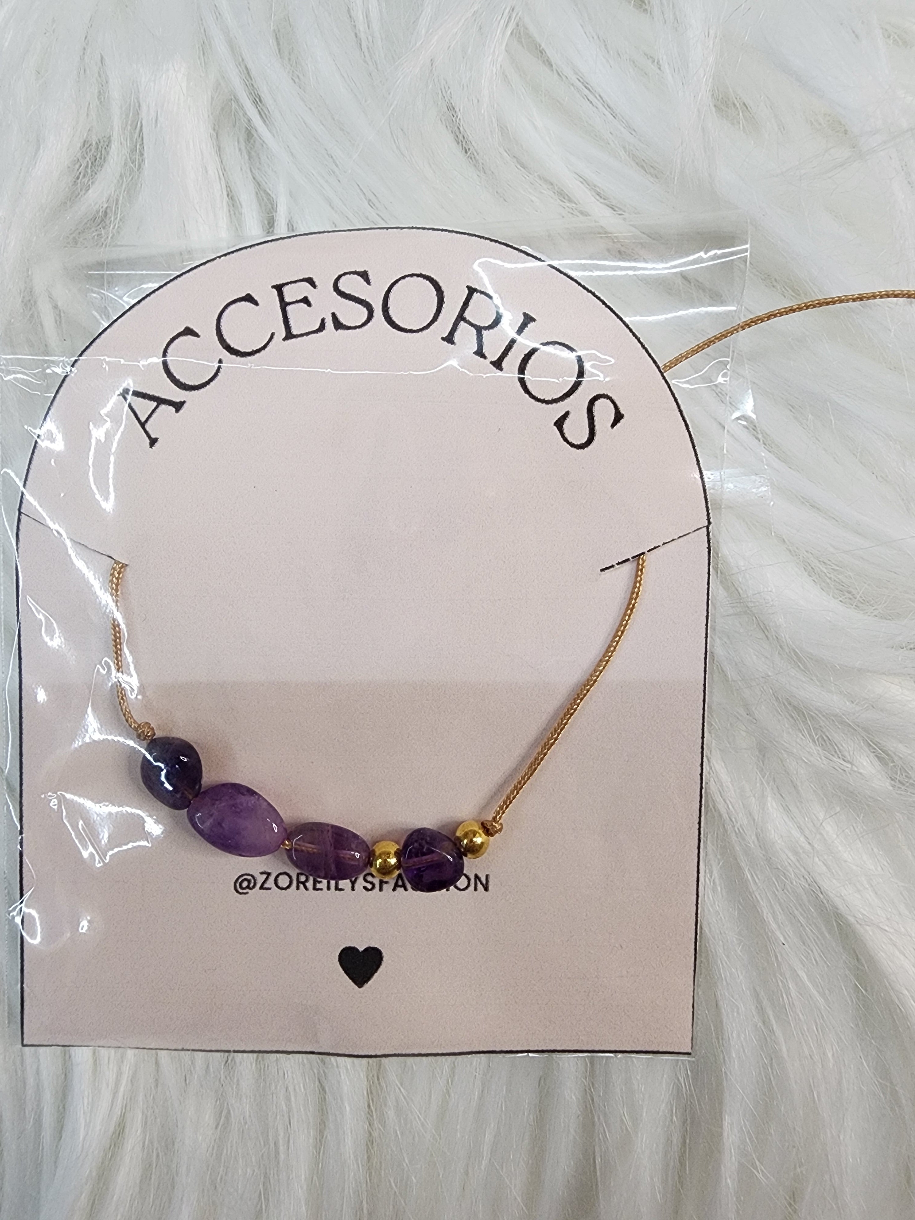 Pulsera de Hilo Ajustable con Cuentas Translúcidas (El toque sutil perfecto)