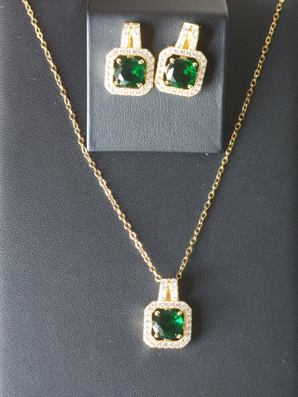 Set De Collar Y Aretes Acero Inoxidable Dije Esmeralda Y Cristales