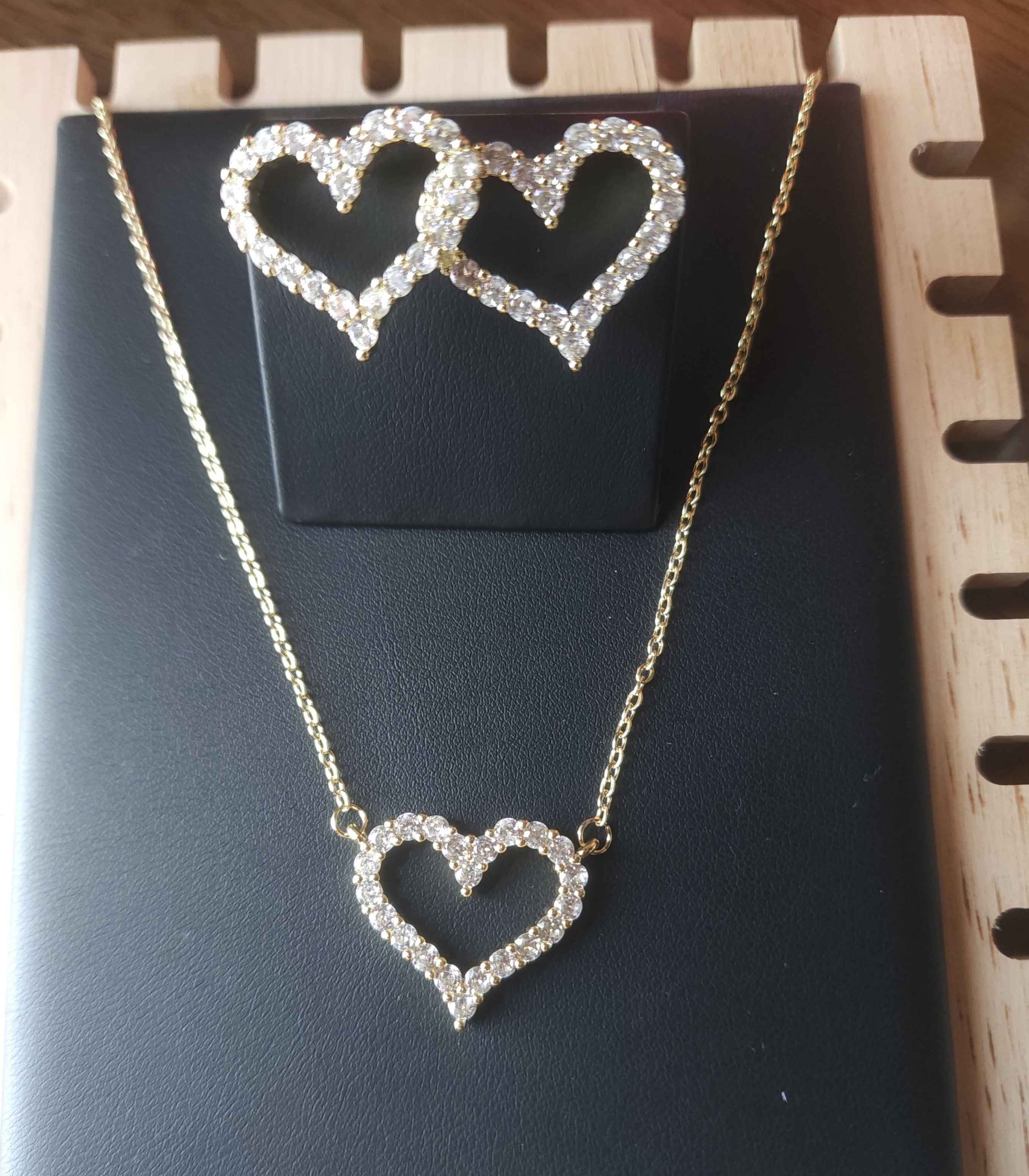 Set De Collar Y Aretes De Corazón Acero Inoxidable Con Cristales