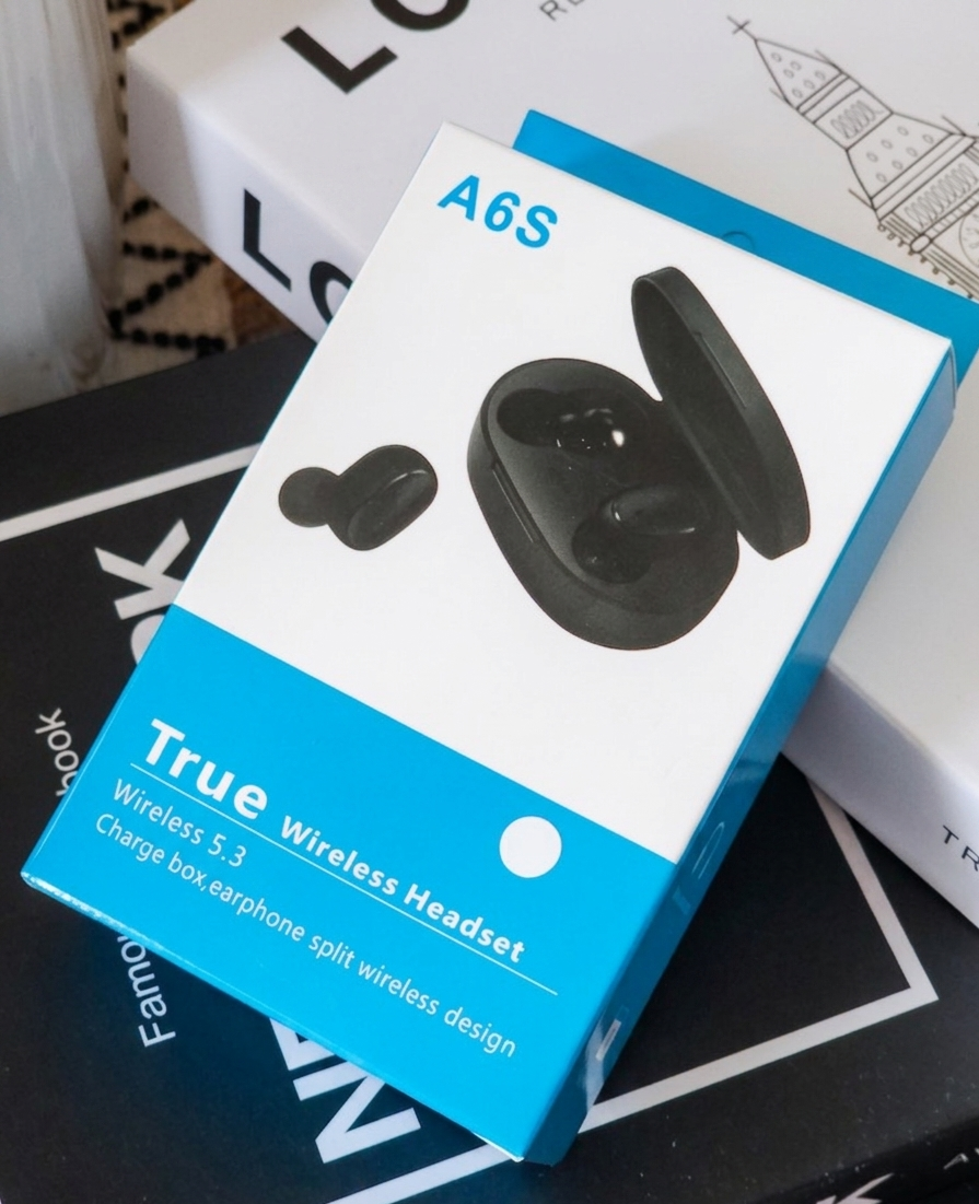 Auriculares inalámbricos A6S Bluetooth 5.3 con estuche de carga en color Blanco