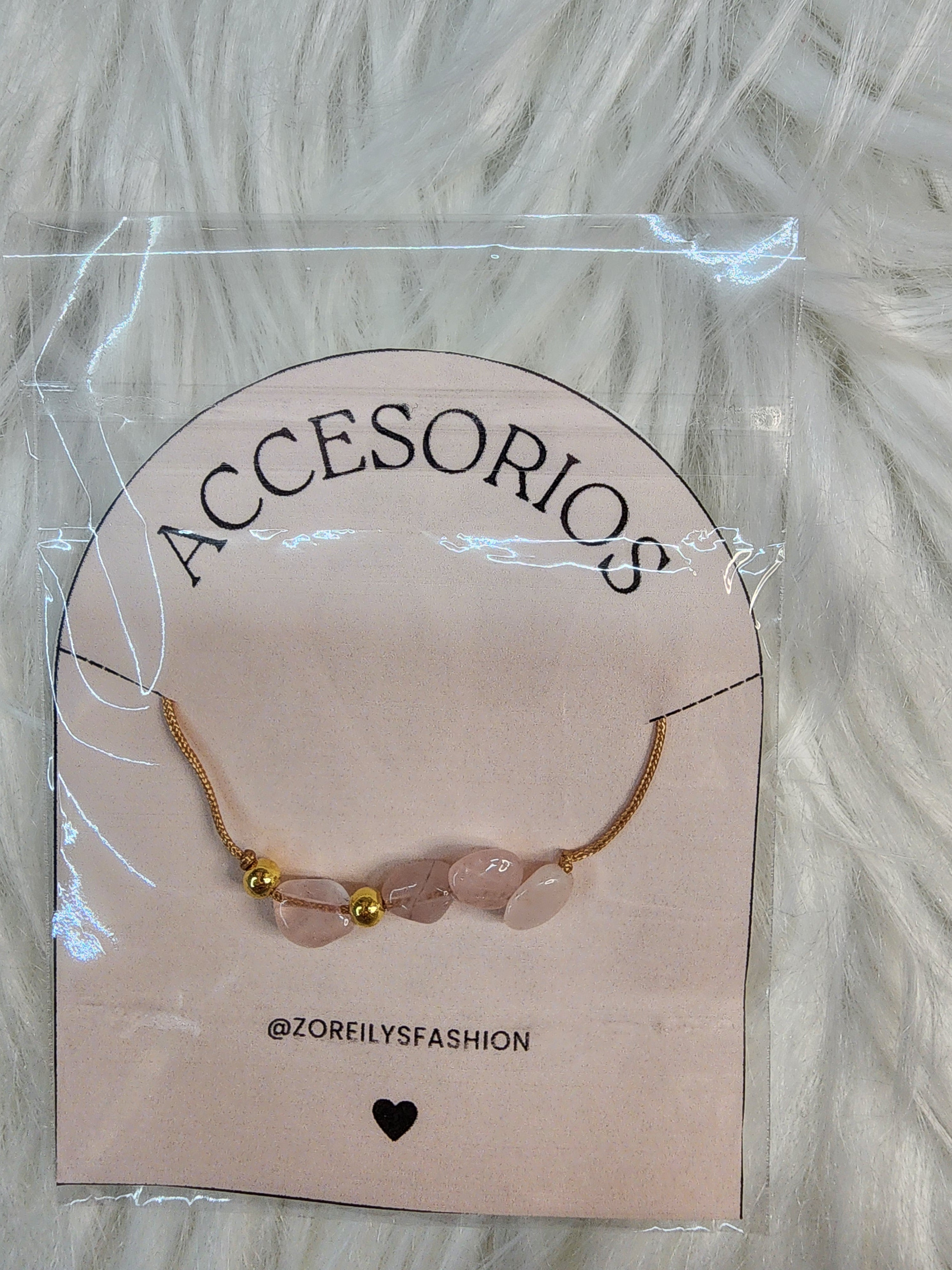 Pulsera de Hilo Ajustable con Cuentas Translúcidas (El toque sutil perfecto)