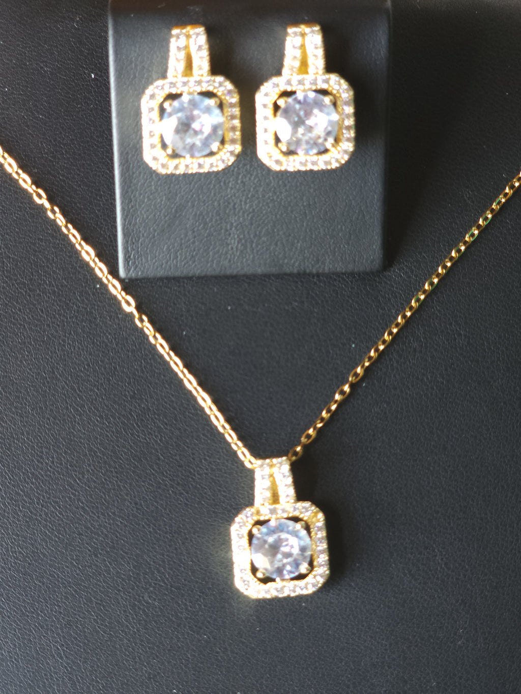 Set De Collar Y Aretes Acero Inoxidable Dije Cristal Y Circonias
