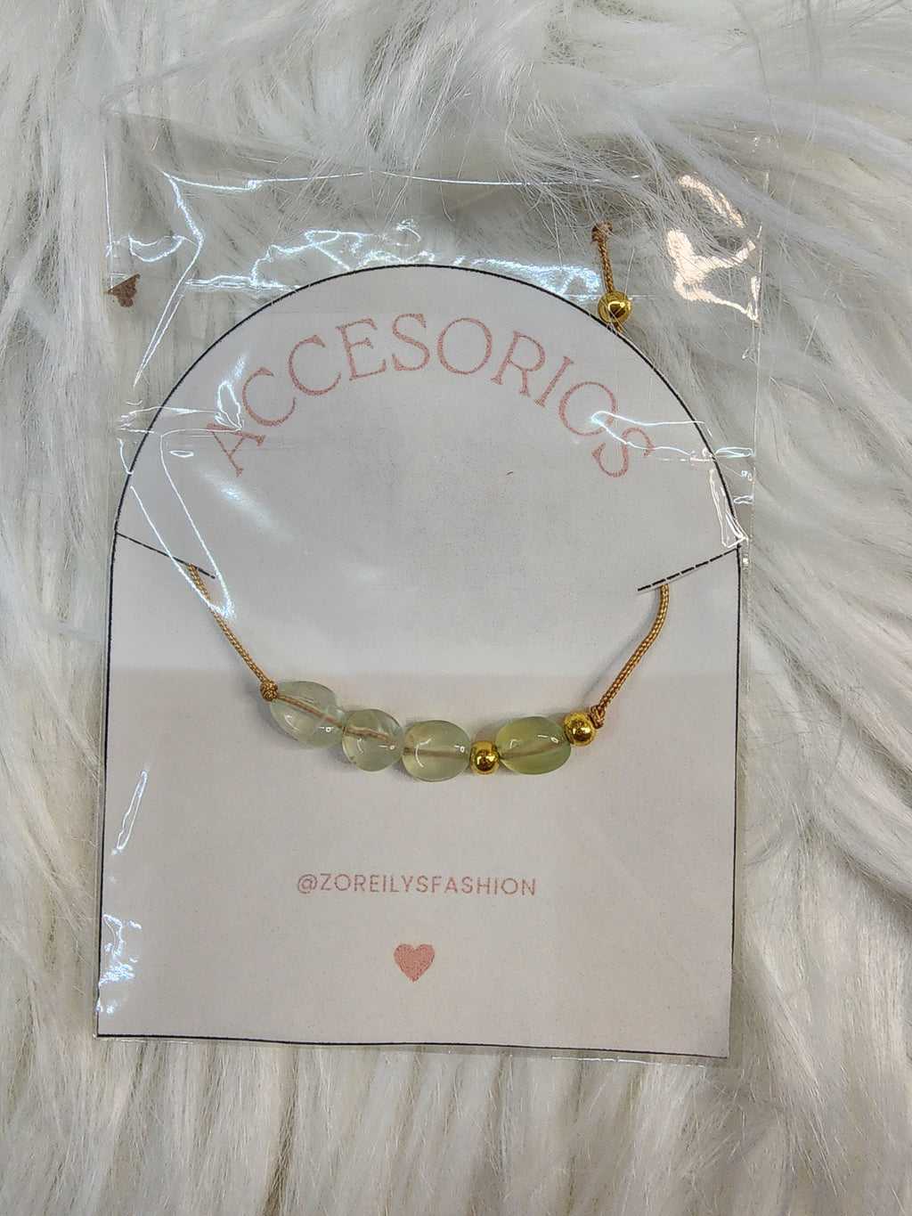 Pulsera de Hilo Ajustable con Cuentas Translúcidas (El toque sutil perfecto)