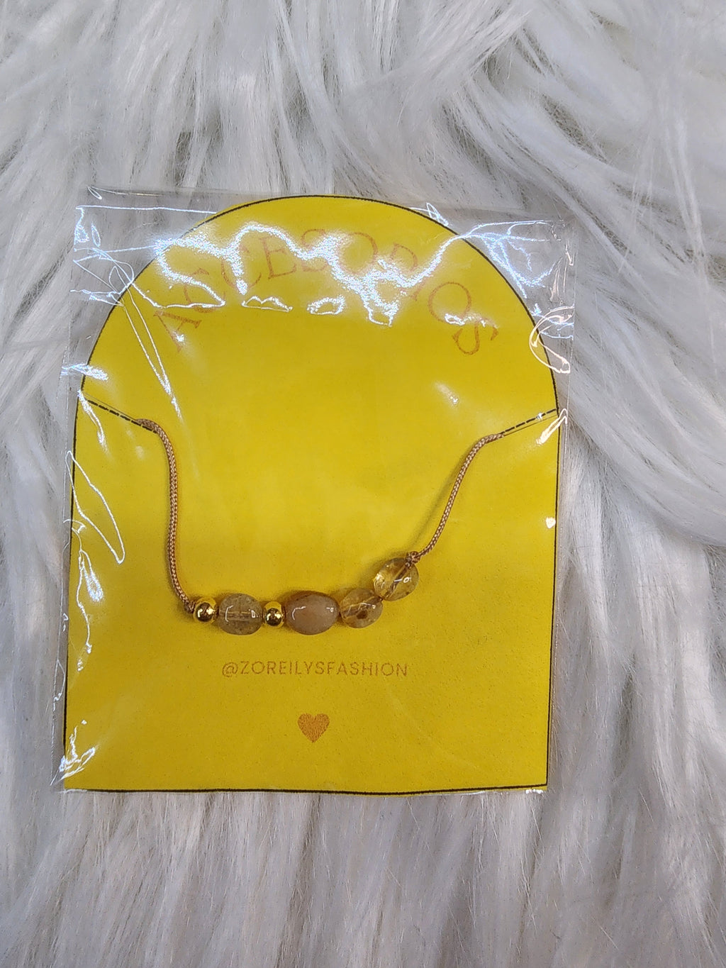 Pulsera de Hilo Ajustable con Cuentas Translúcidas (El toque sutil perfecto)
