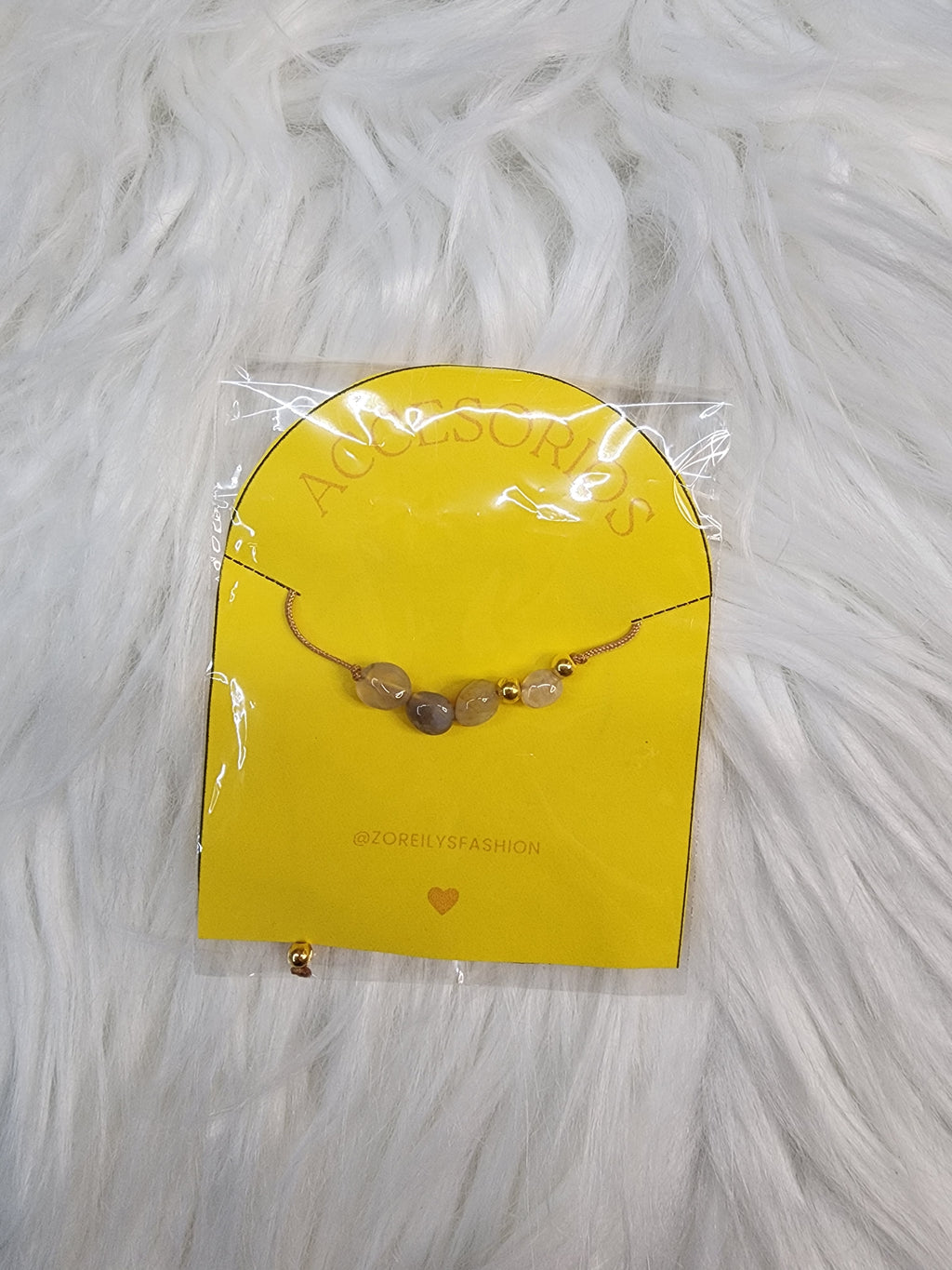 Pulsera de Hilo Ajustable con Cuentas Translúcidas (El toque sutil perfecto)
