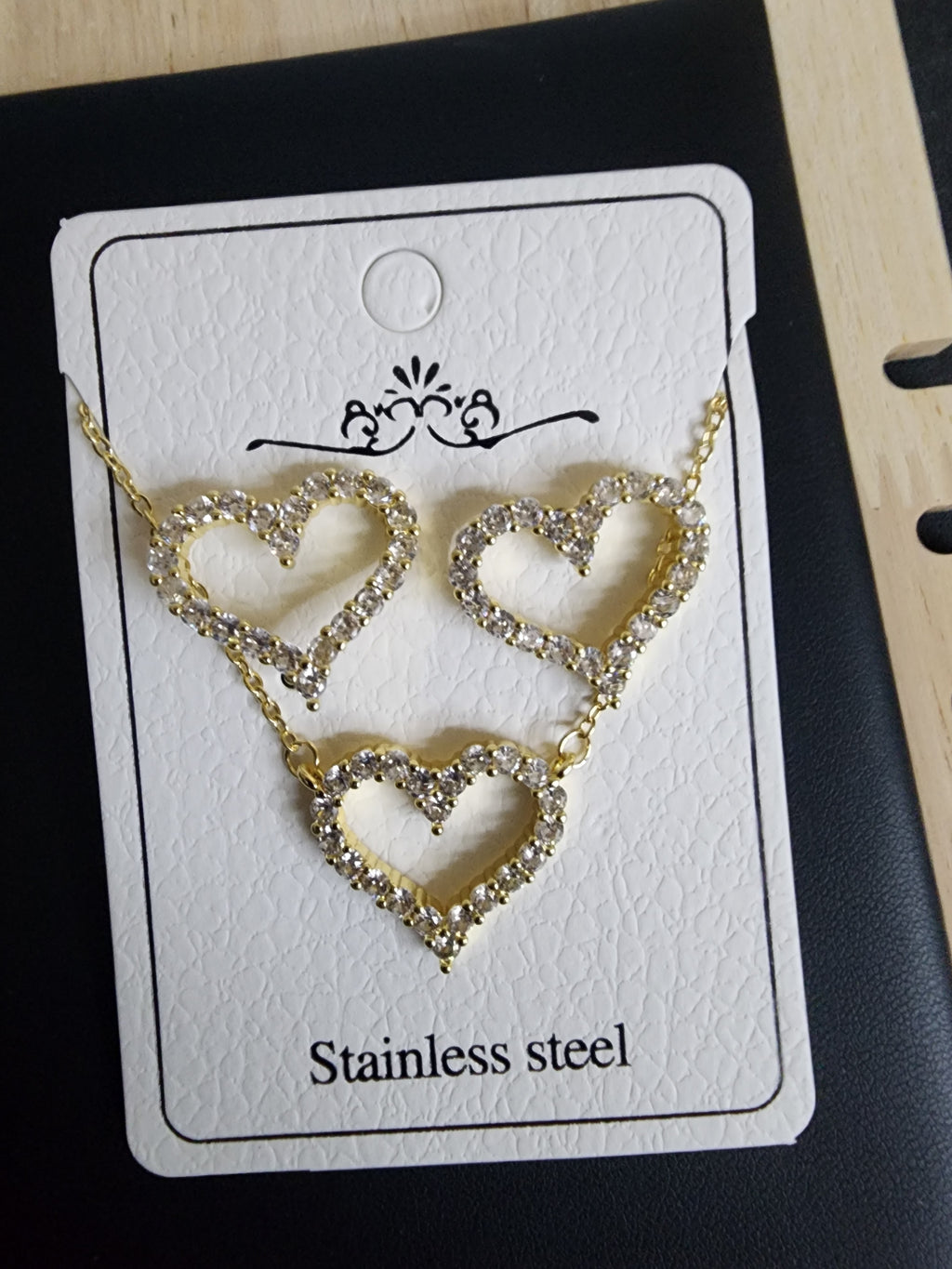 Set De Collar Y Aretes De Corazón Acero Inoxidable Con Cristales