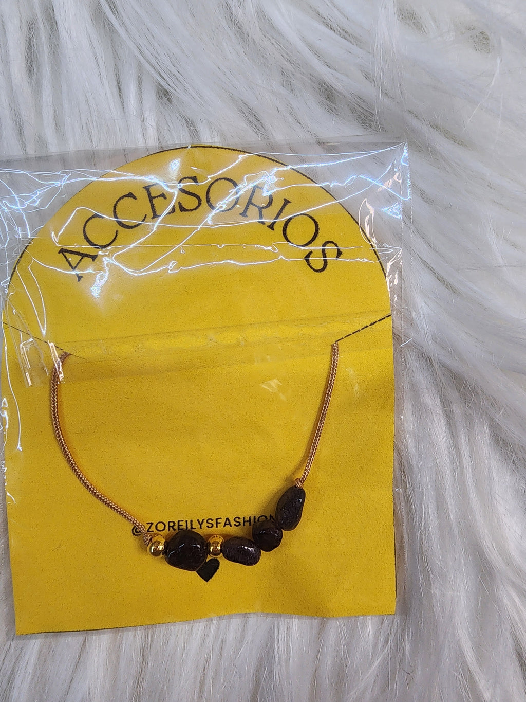 Pulsera de Hilo Ajustable con Cuentas Translúcidas (El toque sutil perfecto)